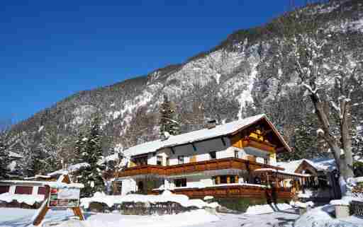 Gästehaus Almrausch, Ferienanlage mit Pool