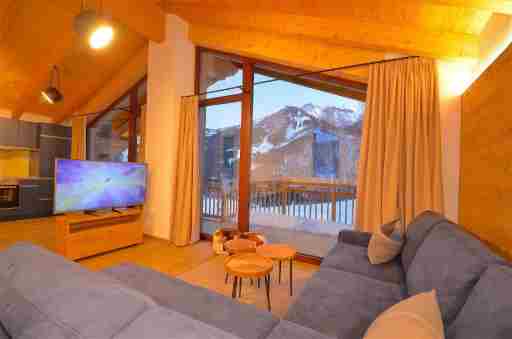 Ski-in / Ski-out Chalet Maiskogel 17c by Alpen Apartments