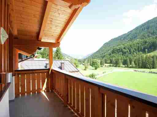 Cushy Chalet with Balcony, Ski Boot Heaters, Garage, Heating