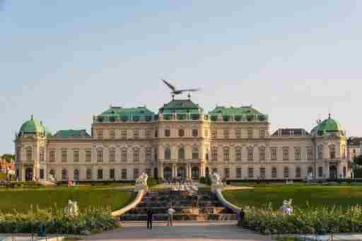 Central 75m² Apartment at Belvedere Palace