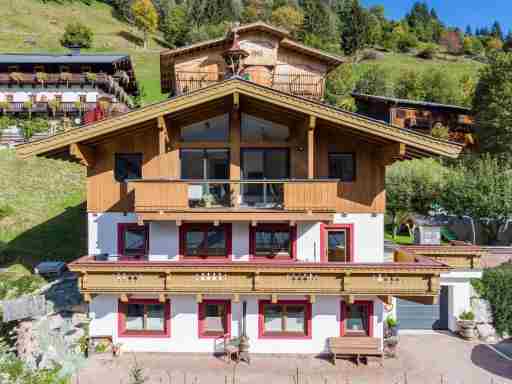 Spacious Apartment in Saalbach-Hinterglemm with Parking