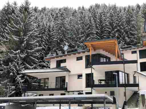 Luxuriously furnished apartment close to the ski area and the golf course