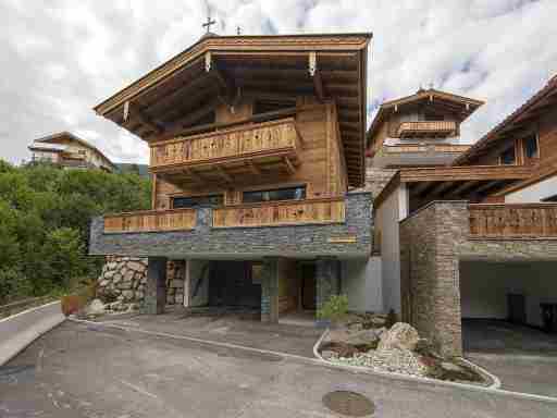 Charming chalet with 4 bathrooms, near a baby lift