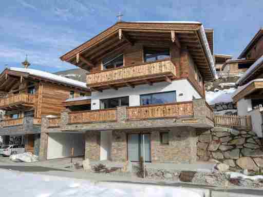 Luxury chalet with 3 bathrooms, near a small slope