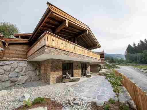 Luxury chalet with 2 bathrooms, near a small slope