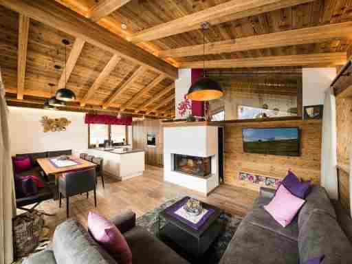 Top class chalet with 4 bathrooms near small slope