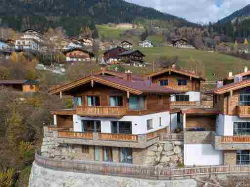 Top class chalet with 3 bathrooms near small slope