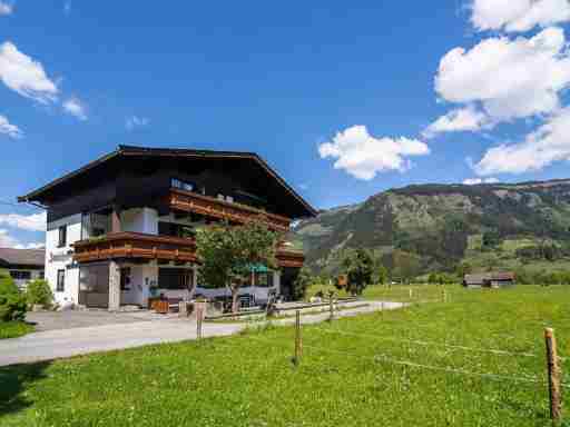 Contemporary Apartment in Maishofen near Ski Area