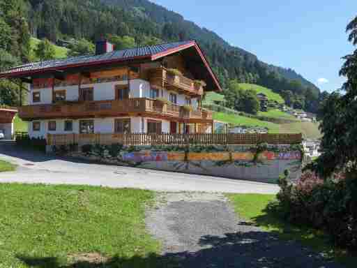 Sunlit Farmhouse near Hochzillertal Ski Area in Tyrol