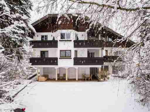 Lush Holiday Home in Altenmarkt im Pongau with Indoor Pool