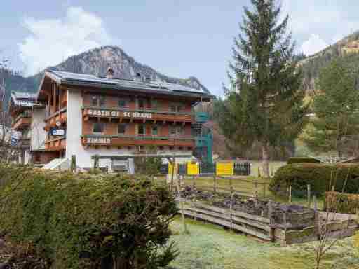 Quaint Apartment in Wald im Pinzgau with Sauna