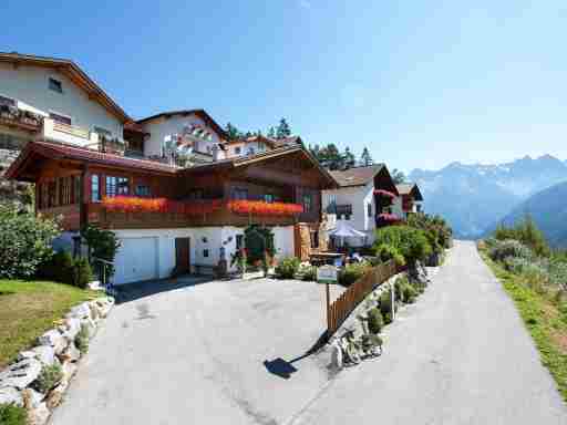 Sunny Mountain View Apartment in Kaunerberg