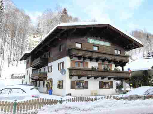 Cozy Apartment in Saalbach-Hinterglemm near Ski Area